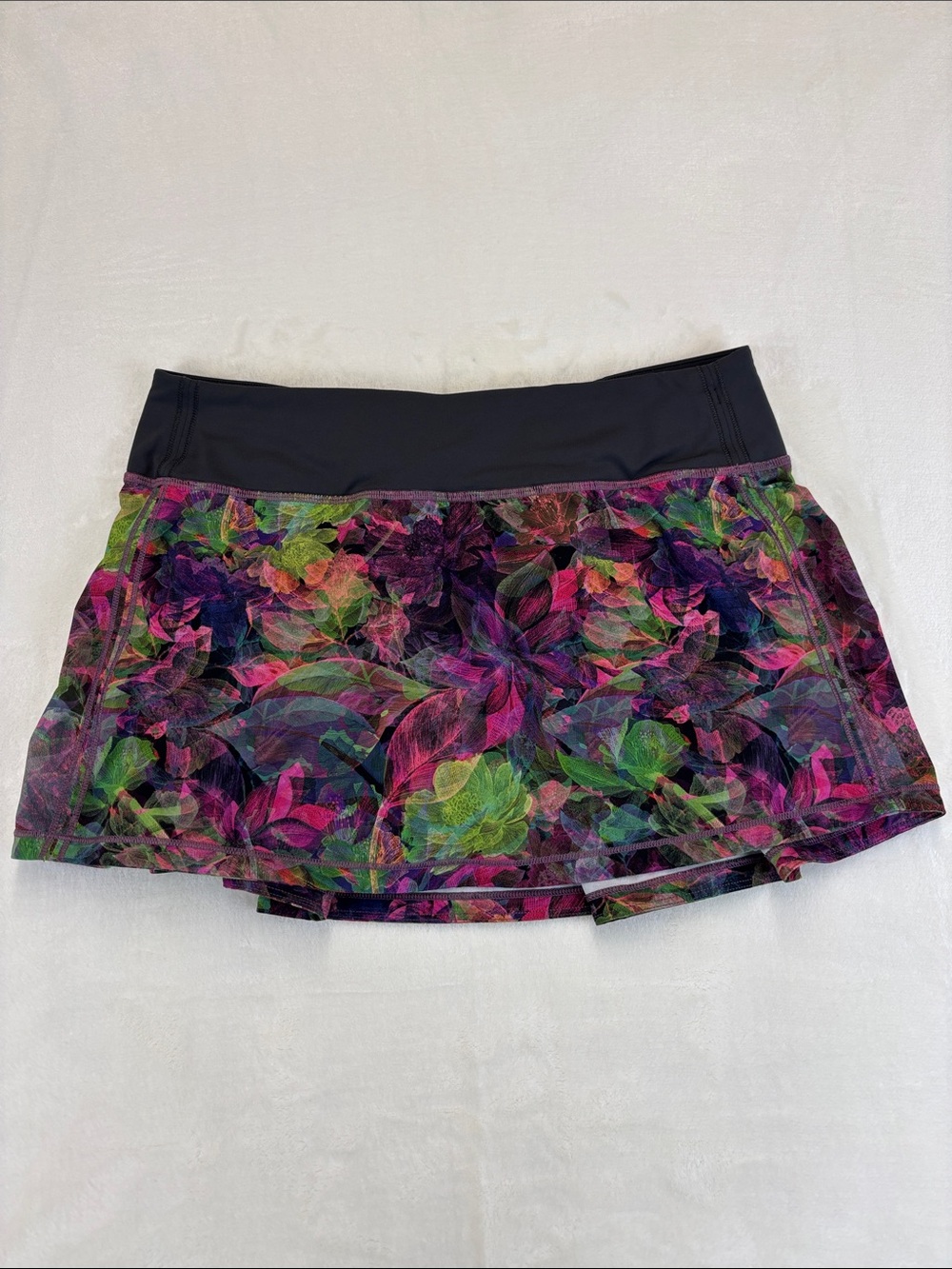 LULULEMON Pace Rival Mid Rise Skirt Vivid Floral Pattern Size 6
